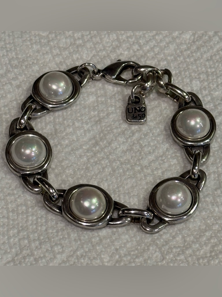 Uno De 50 Silver-Plated “Outer Space” Bracelet With White Shell Pearls Ec
